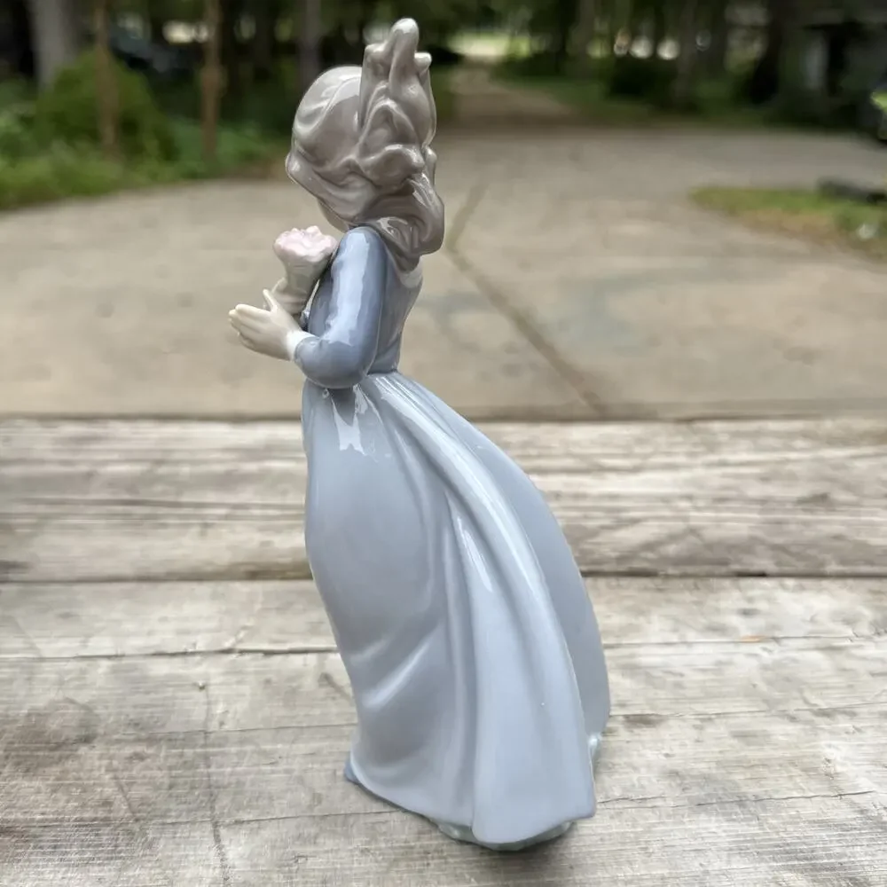 Vtg Lladro Nao Girl On A Windy Day With Bouquet Blue Gown 1988